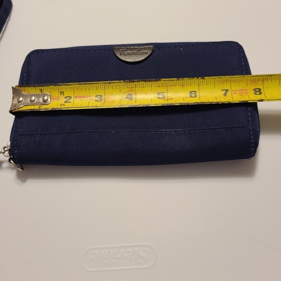 EUC Travelon RFID Travel navy wallet/wristlet - Picture 3 of 10
